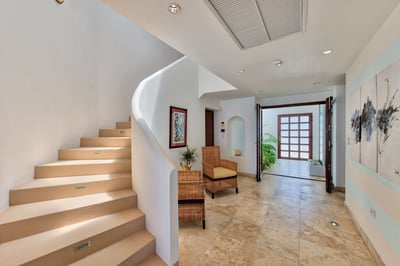 Luxury Villa Photo #18
