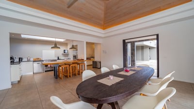 Luxury Villa Photo #26