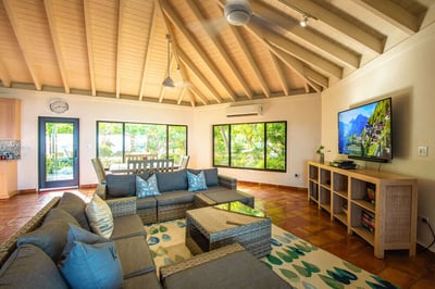 Luxury Villa Photo #18