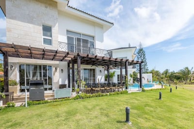 Luxury Villa Photo #9