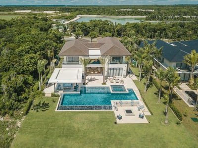 Luxury Villa Photo #4