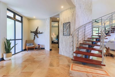 Luxury Villa Photo #15