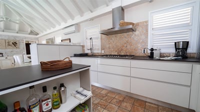 Dining Area & Kitchen
