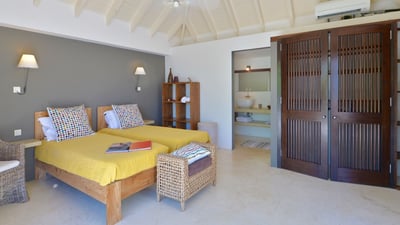 Luxury Villa Photo #14