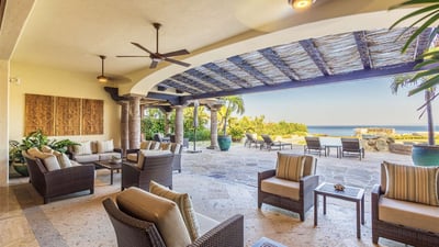 Luxury Villa Photo #32