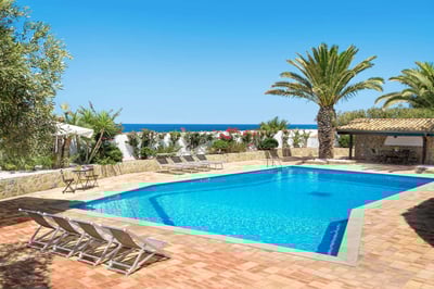Luxury Villa Photo #5