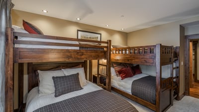 Queen bedroom with set of twin bunks
