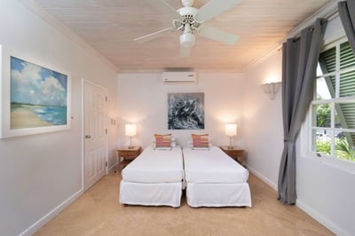 Luxury Villa Photo #18