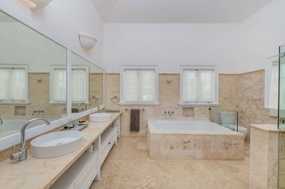 Luxury Villa Photo #46