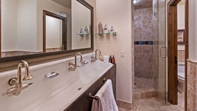 Bunkroom ensuite