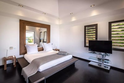 Luxury Villa Photo #30