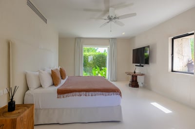 Luxury Villa Photo #19