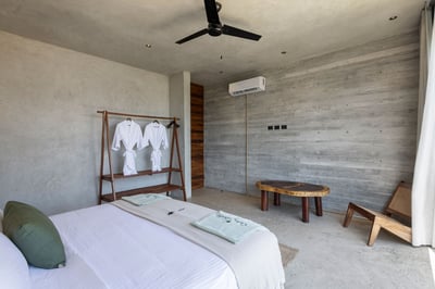 Luxury Villa Photo #30