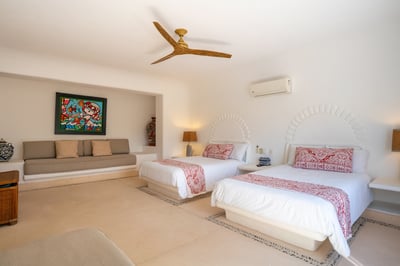 Luxury Villa Photo #29