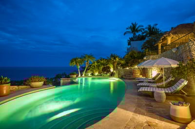 Luxury Villa Photo #12