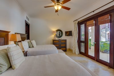 Luxury Villa Photo #26