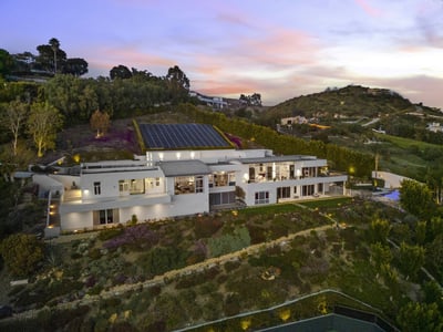 Luxury Villa Photo #3