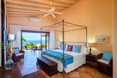 Luxury Villa Photo #31