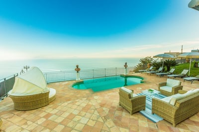 Luxury Villa Photo #3