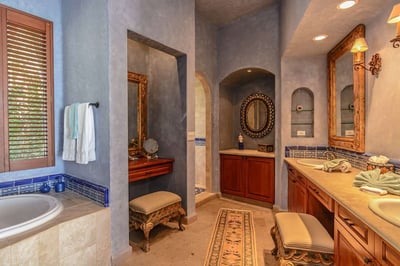 Luxury Villa Photo #22