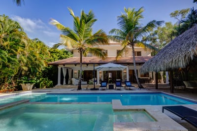 Luxury Villa Photo #6