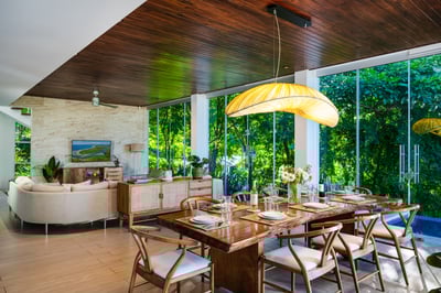 An open living space, connected to nature.