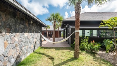 Outdoors: Private parking at the entrance of the property. Beautiful garden surrounding the villa.&n
