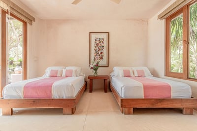 Luxury Villa Photo #35