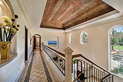 Luxury Villa Photo #17