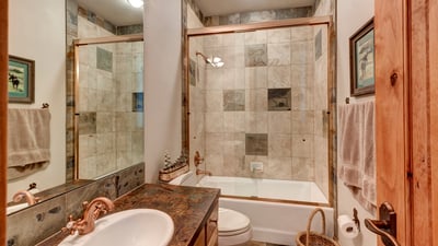 Bunkroom ensuite