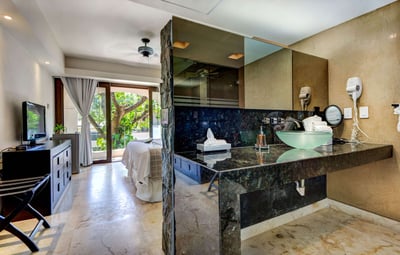 Luxury Villa Photo #30