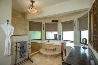 Luxury Villa Photo #36