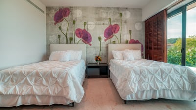 Luxury Villa Photo #25