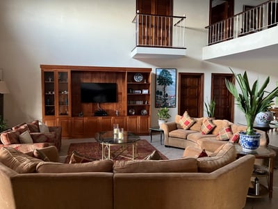 Luxury Villa Photo #17