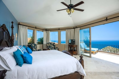 Luxury Villa Photo #38