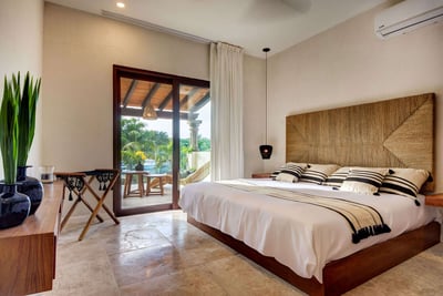 Luxury Villa Photo #15