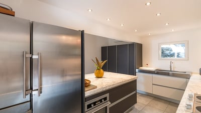 Kitchen & Dining Area