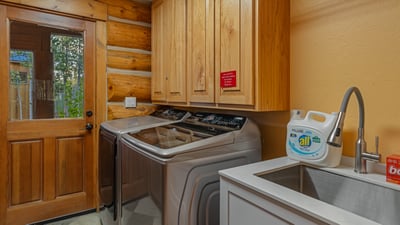 Main Level - Laundry room