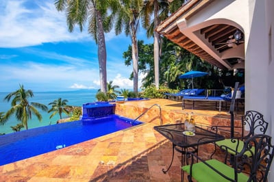 Luxury Villa Photo #9