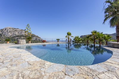 Luxury Villa Photo #4