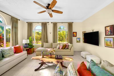 Luxury Villa Photo #17