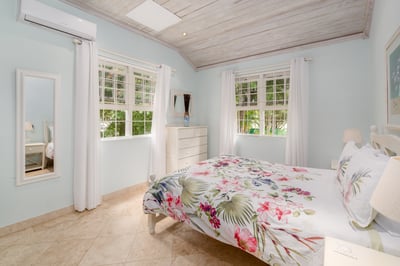 Luxury Villa Photo #17