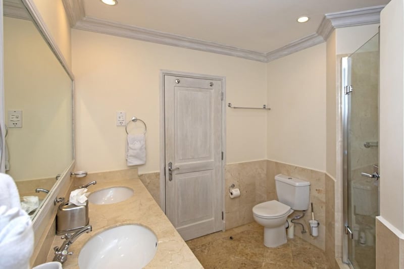 Royal Villa 1 | Swansway