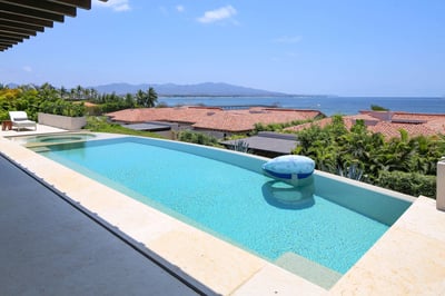 Luxury Villa Photo #4