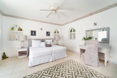 Luxury Villa Photo #5
