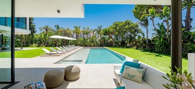 Luxury Villa Photo #4