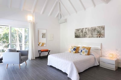 Bedroom 2: Queen size Bed, Closet, Safe, ensuite bathroom with two sinks and shower,  Separate 
