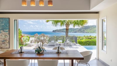 Kitchen & Dining Area: Modern, and fully equipped kitchen. Coffee machine, dishwasher, espresso