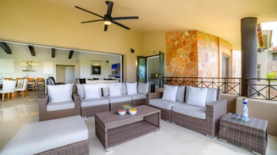 Luxury Villa Photo #7