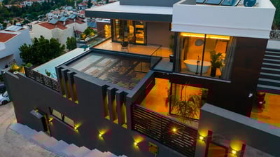Luxury Villa Photo #3